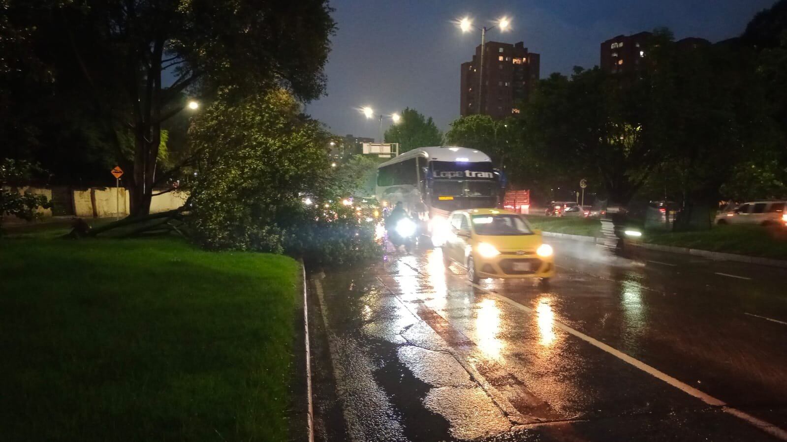 Algunas zonas de la capital se encuentran afectadas por las fuertes lluvias.