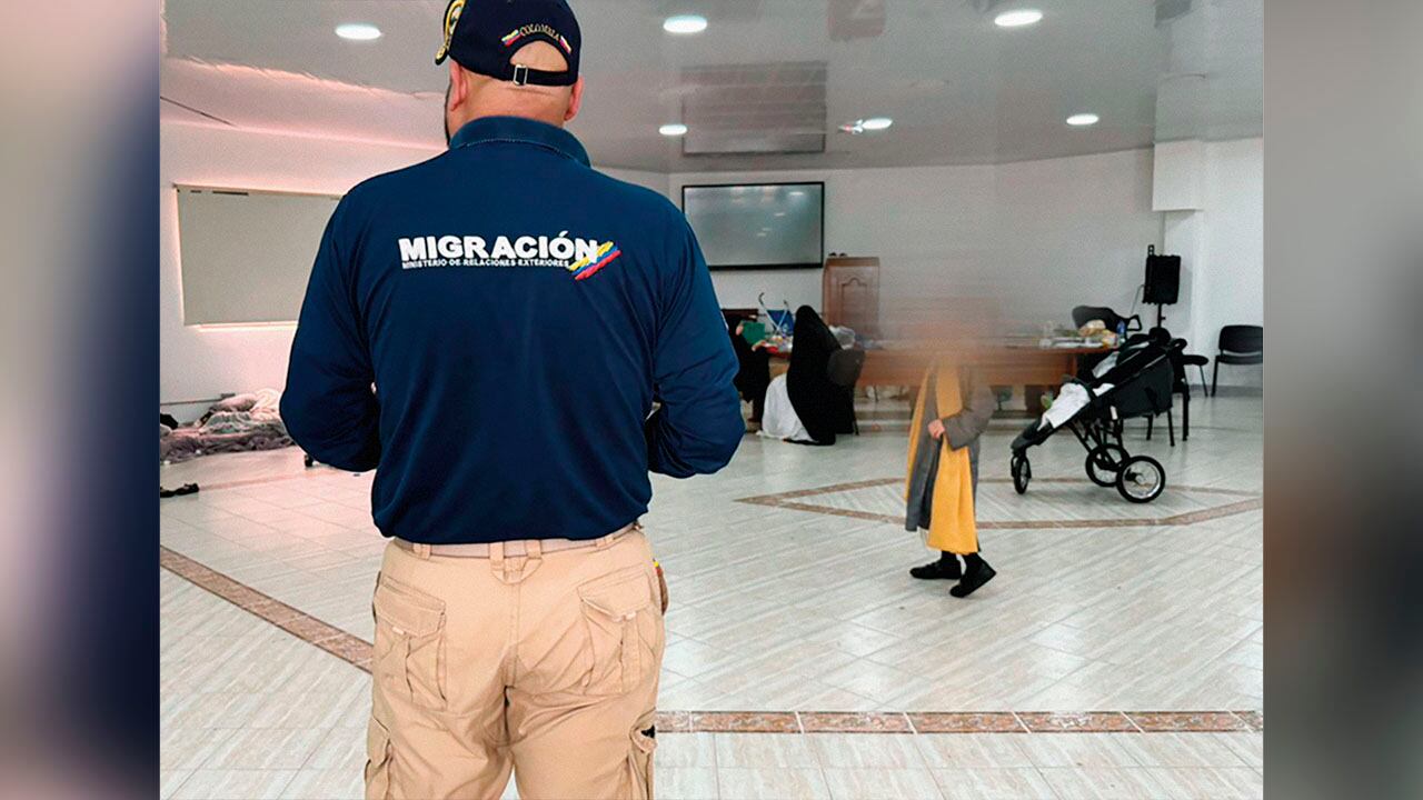 Los Lev Tahor llegaron a Colombia, principalmente a Antioquia, procedentes de Nueva York en viajes separados con escalas en Miami y Panamá. 