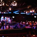 Sin mencionar nombres de intérpretes, los comentarios del gobernante aluden a frases y temáticas propias de artistas como Peso Pluma o Natanael Cano, veinteañeros intérpretes de los llamados “corridos tumbados” o “bélicos”, la más reciente y exitosa variante del narcocorrido. (Photo by Gregory Bojorquez/Getty Images)