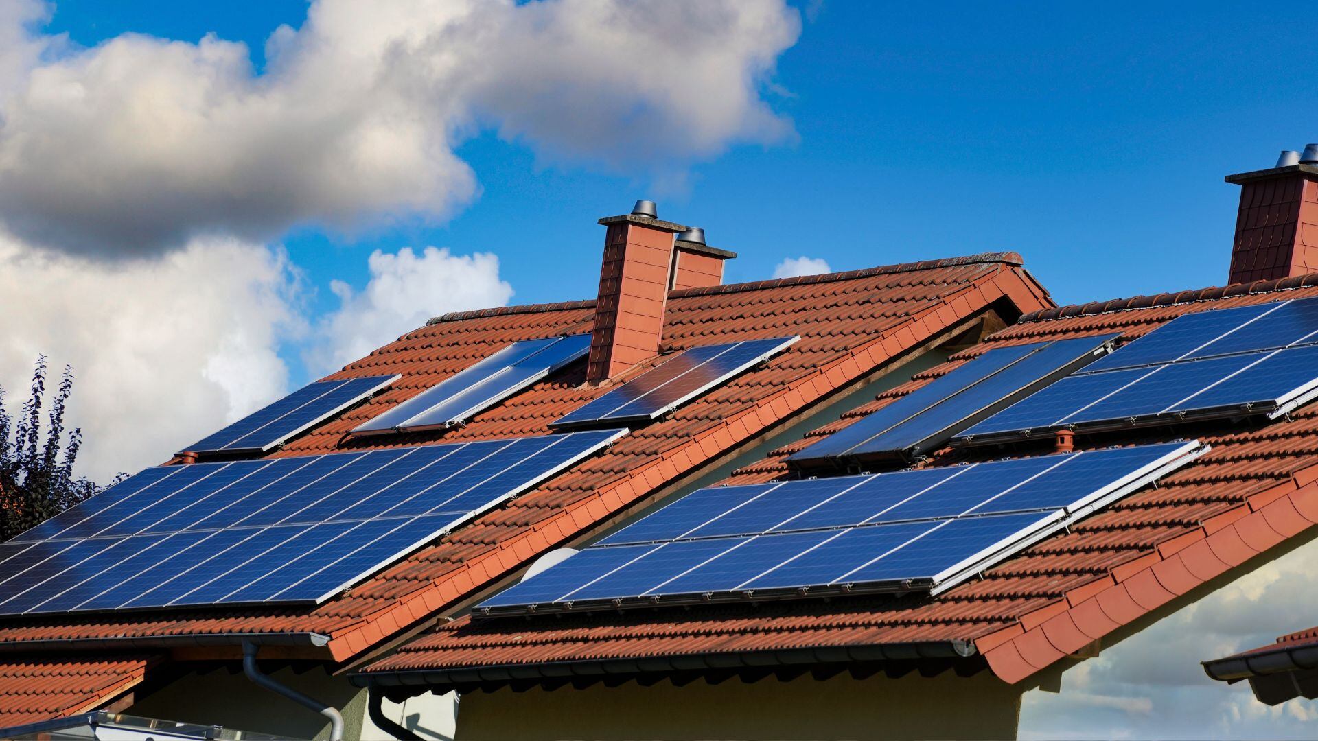 Existen diversos tipos de paneles solares que se adaptan a las necesidades de cada casa.