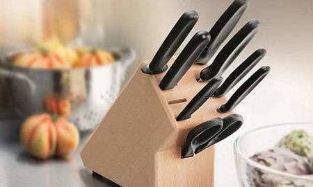 Se dirigió a la habitación de su expareja, armado con un cuchillo de cocina, apuñalando varias veces a ambas víctimas.