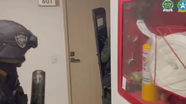 En el apartamento 601 de un lujoso edificio fue capturado el Dj y se dio la incautación de droga