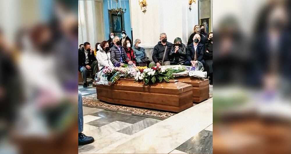 La pareja de ancianos murió el mismo día de manera natural. La ceremonia de su despedida se llevó a cabo en la iglesia en la que se casaron siete décadas atrás.