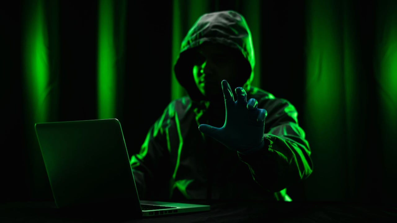 Los delincuentes tienen sofisticadas técnicas para vulnerar los equipos tecnológicos.