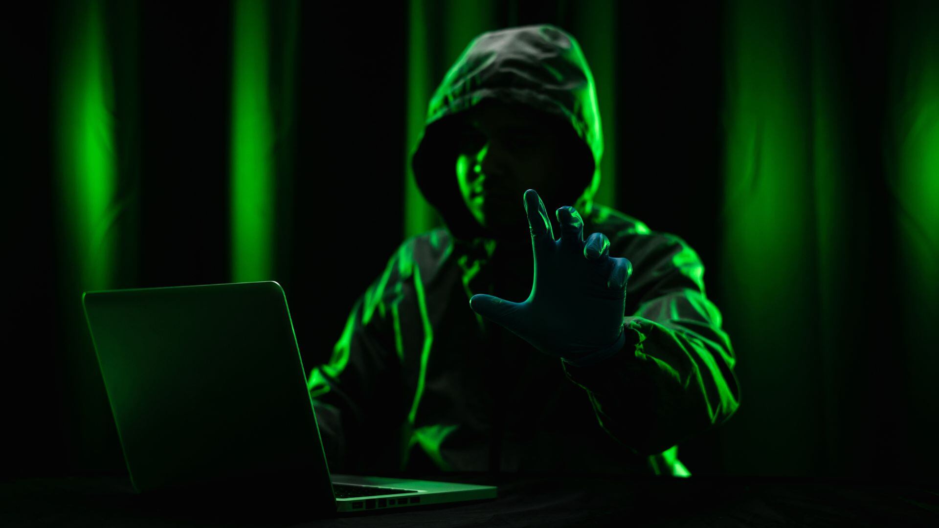 Los delincuentes tienen sofisticadas técnicas para vulnerar los equipos tecnológicos.