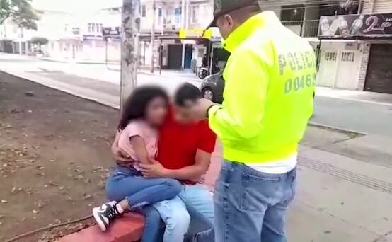 La mujer fue capturada en el parque del barrio Villa Colombia de Cali.
