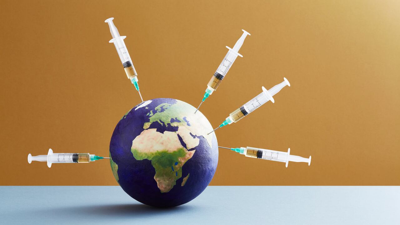 El gobierno de Perú anunció este martes (4 de diciembre) que el país afronta en este momento una tercera ola de contagios de la covid-19 por el incremento de contagios tras las festividades de Año Nuevo y Navidad.
