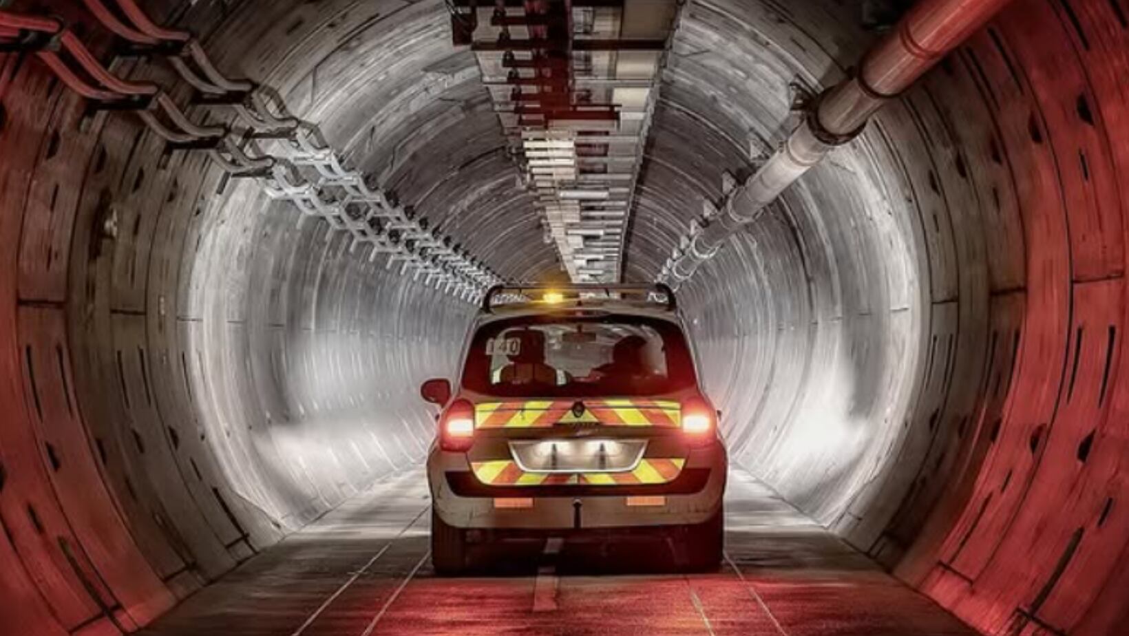 El Eurotúnel une a Francia y al Reino Unido y tiene una longitud de 50,5 kilómetros