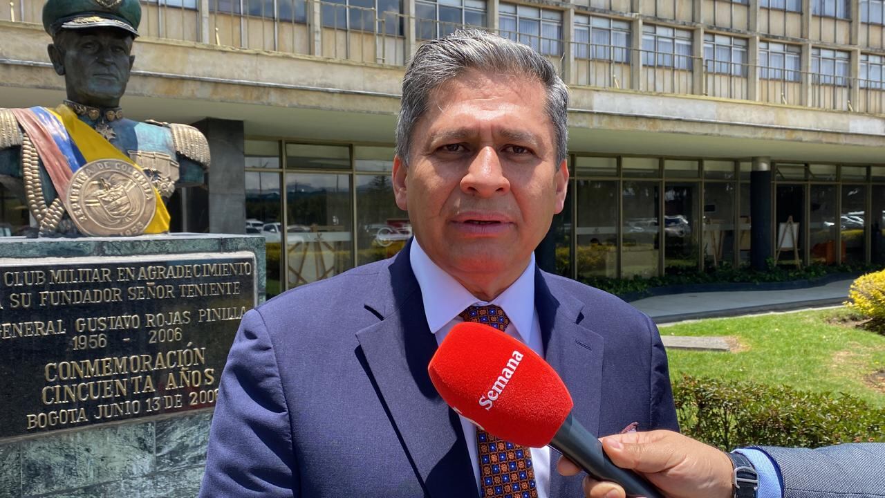 General en retiro José Henry Pinto, asumió como director del Hospital Militar