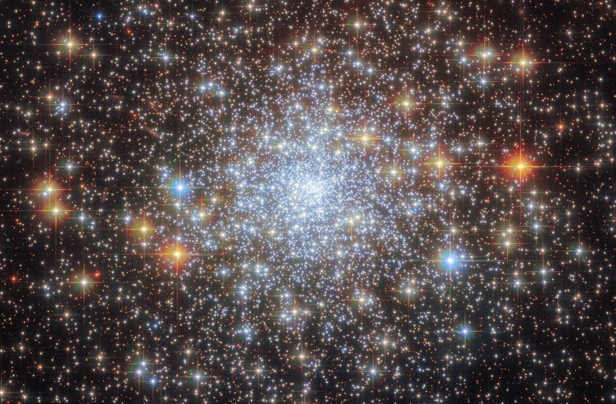 Hubble vislumbra un deslumbrante cúmulo de estrellas.