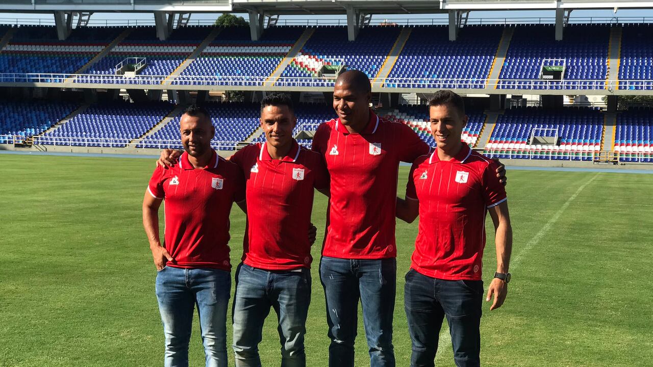 Lucas González fue presentado junto a su cuerpo técnico en América de Cali. Foto: Twitter jorgepubliradio.