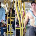 modelo desfila en transmilenio @alejandroquinterocr