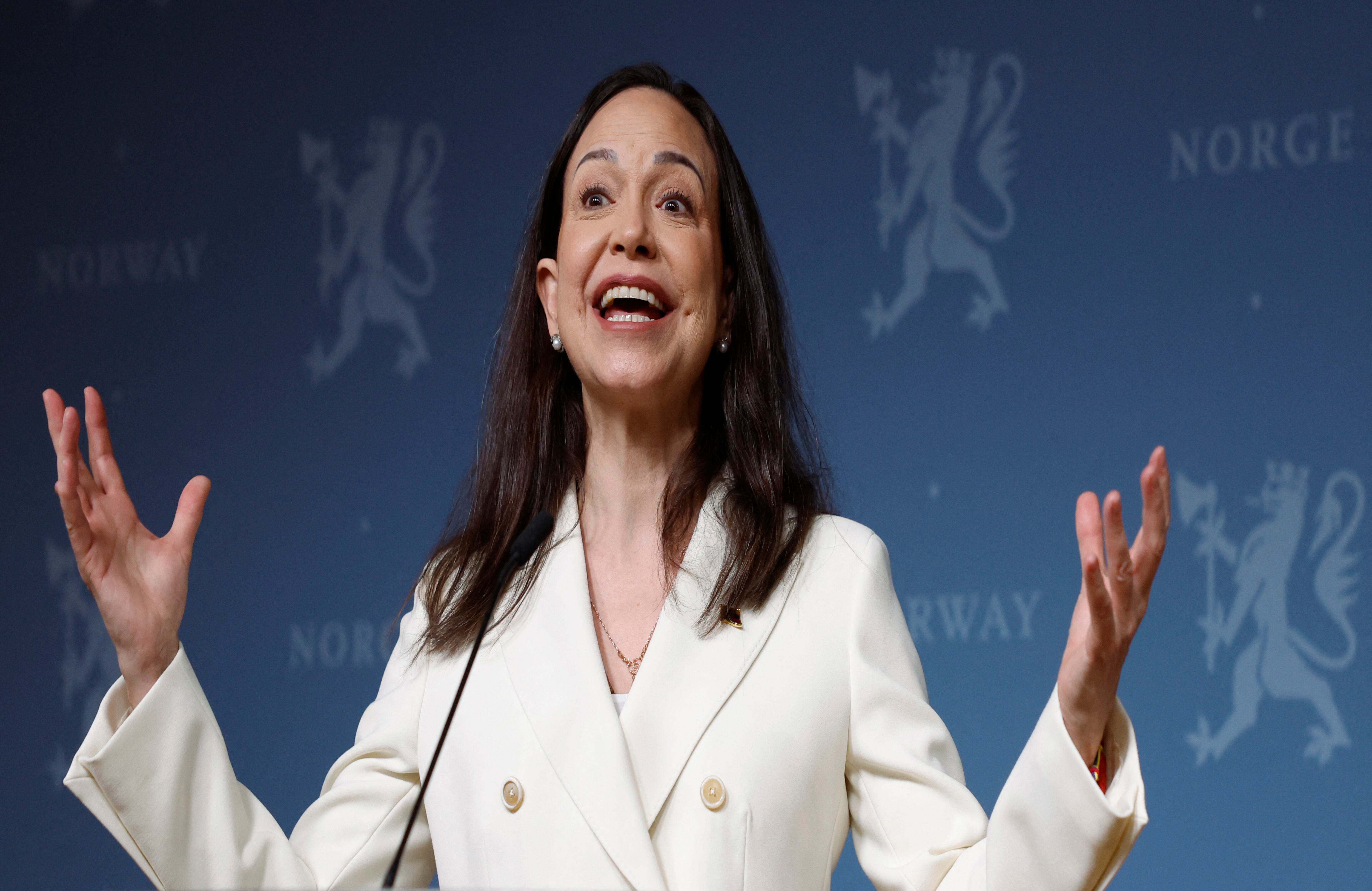 La ganadora del Premio Nobel de la Paz, María Corina Machado, ofreció una conferencia de prensa el 11 de diciembre de 2025 en las instalaciones de la representación del gobierno noruego en Oslo.