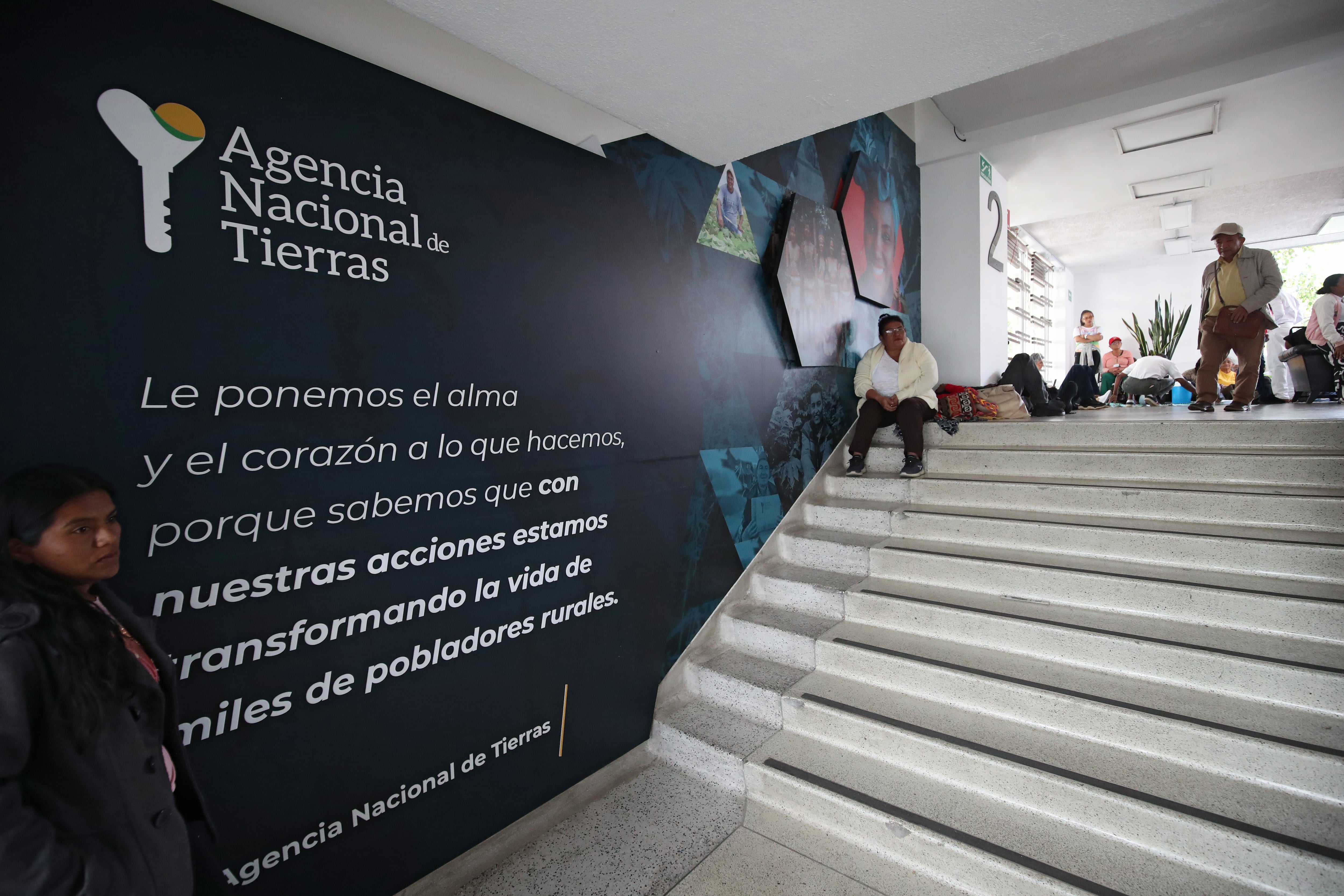 Campesinos de diversos departamentos de  la Anuc y Baluarte Campesino se tomaron la sede principal Agencia Nacional de Tierras  en el CAN en Bogotá y a otras oficinas territoriales para exigirle al gobierno que  cumpla con sus promesas con los cultivadores del país.
Bogota julio 8 del 2024
Foto Guillermo Torres Reina / Semana