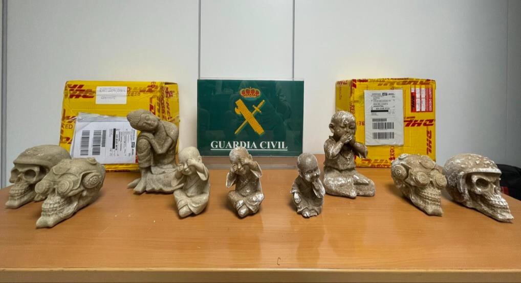 Una red de colombianos, dicen las autoridades, vendían estas figuras hechas con éxtasis en América latina.