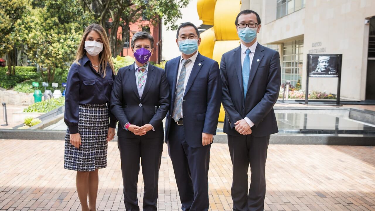 La alcaldesa Claudia López se reunió con el vicepresidente y el director senior de Negocios Internacionales de la farmacéutica china Sinovac Biotech.