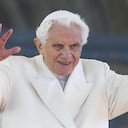 Joseph Ratzinger, de 93 años, dice ser víctima de una "deformación malintencionada de la realidad" en este libro llamado "Benedicto XVI - Una vida" y que incluye varias entrevistas.