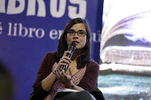 La escritora Carolina Sanín fue la primera en pronunciarse ante este hecho.