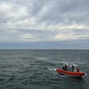 Equipos de rescate buscan la avioneta desaparecida frente a la costa de Nantucket, Massachusetts.