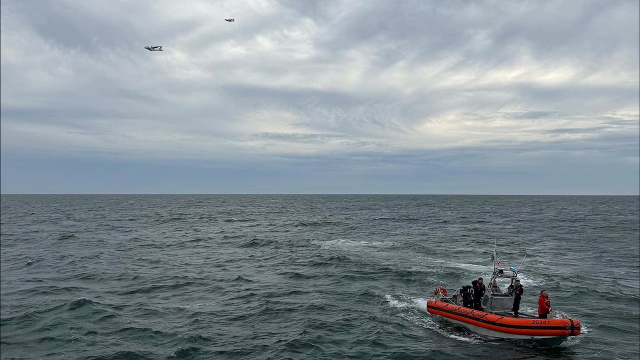 Equipos de rescate buscaron la avioneta desaparecida frente a la costa de Nantucket, Massachusetts.