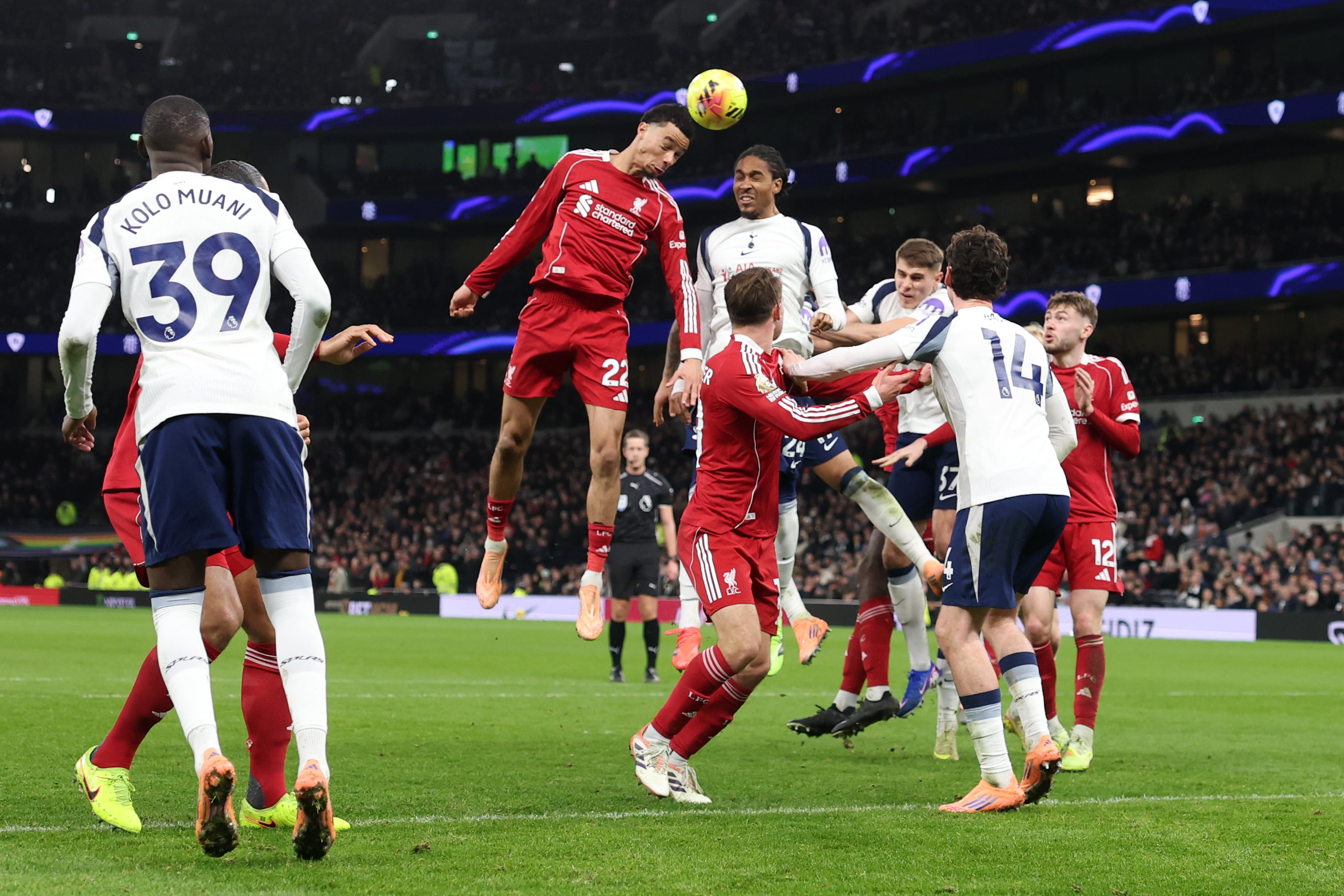 Liverpool asciende en la tabla de posiciones, mientras que Tottenham sigue en picada tras la fecha 13