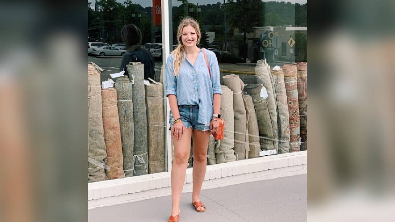 Ivana Hrynkiw Shatara, es el nombre de la periodista que la Policía no iba a dejar ingresar a realizar su trabajo al considerar que su falda era muy corta.