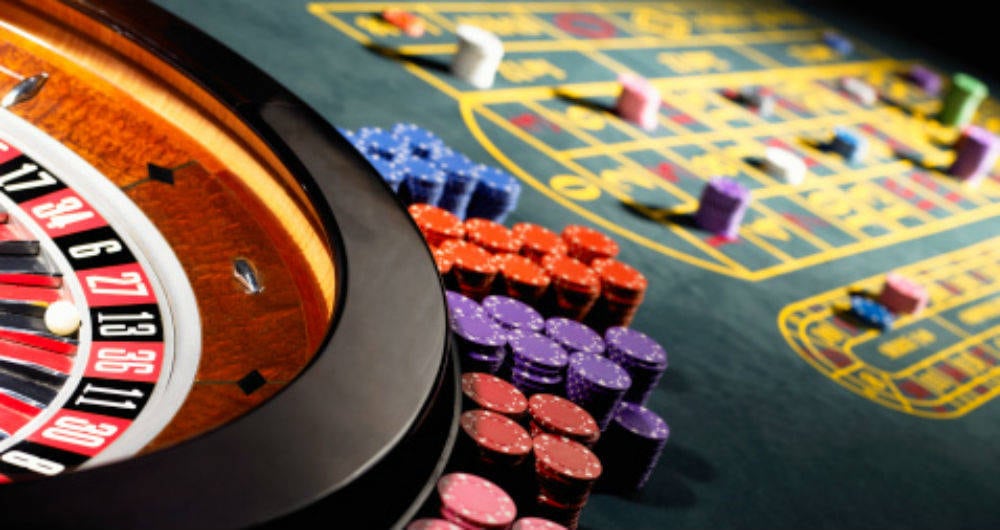 Los colombianos, en medio de la crisis que trajo consigo la pandemia, apostaron más. Se incrementaron ventas de juegos de suerte y azar. Foto: Getty.