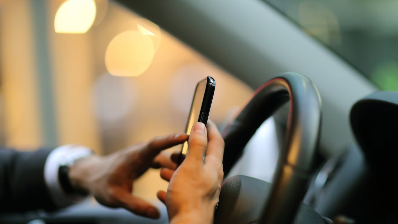 Para evitar al cinetosis, o mareo por movimiento, puede hacer algunas configuraciones.