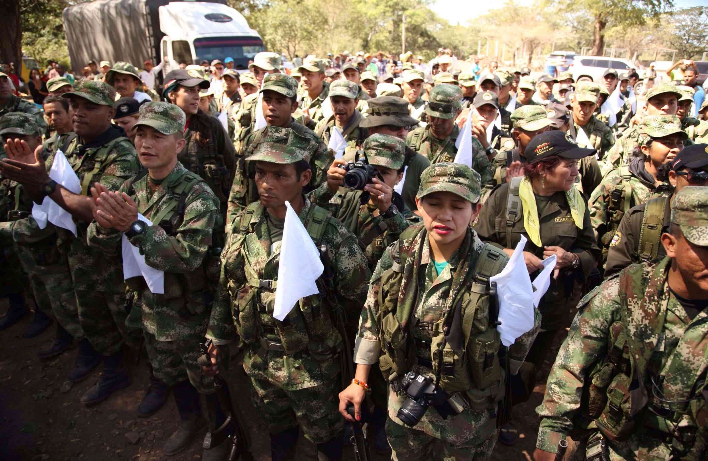 Miembros del bloque "Caribe" de las FARC llegan a zona veredal en Pondores, en La Guajira. Foto: León Darío Peláez.