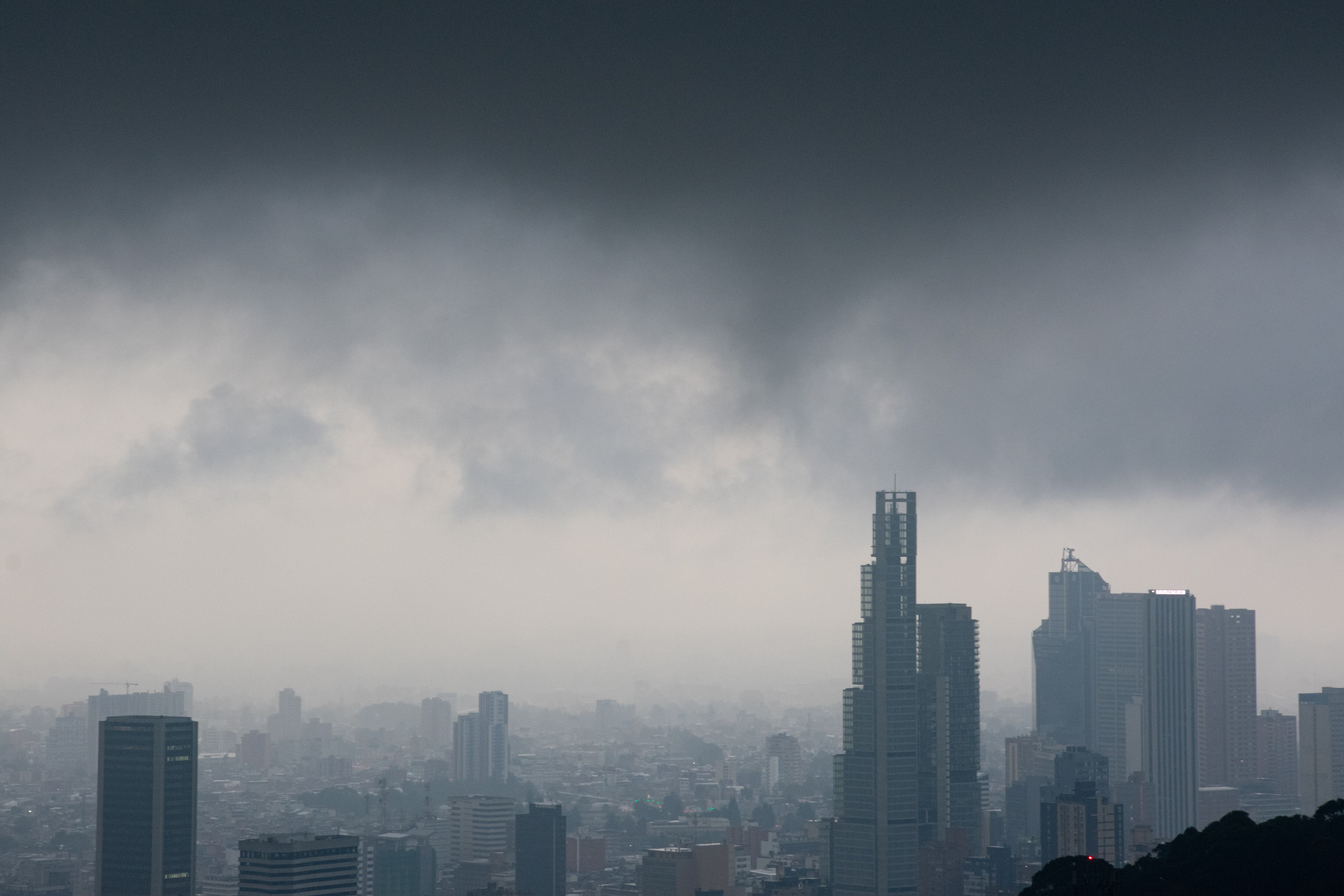 Bogotá presenta jornada nublada con lluvias intermitentes durante el día, según el pronóstico meteorológico.