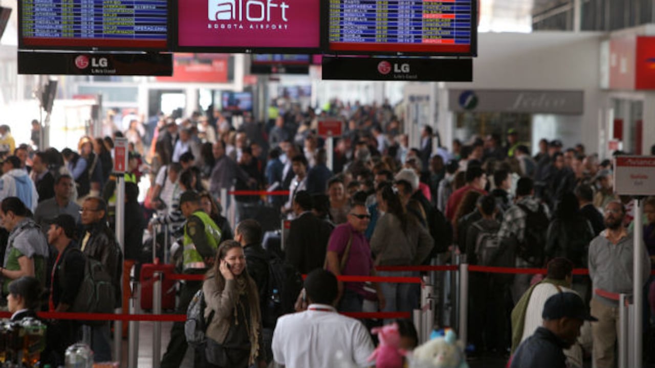 Bogotá tiene el principal puesto de entrada y salida de viajeros en todo el país: el aeropuerto Eldorado.