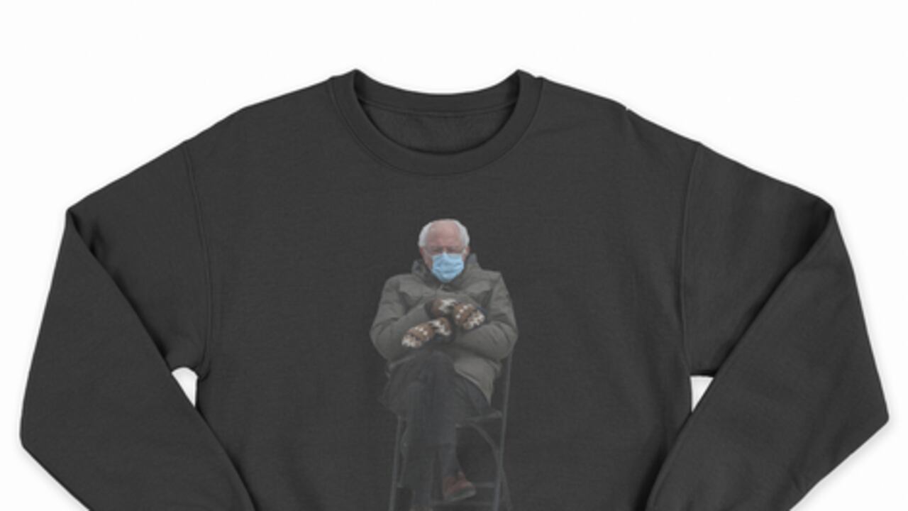 La sudadera se vende en la página web oficial del senador a 45 dólares.