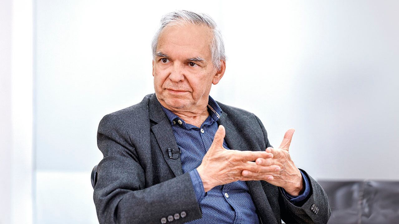 El exministro Ricardo Bonilla es investigado por su presunta participación en el saqueo a la UNGRD, pero, pese a las pruebas y testimonios de Benavides, de Olmedo López y de Sneyder Pinilla, la Fiscalía aún no toma una decisión de fondo.