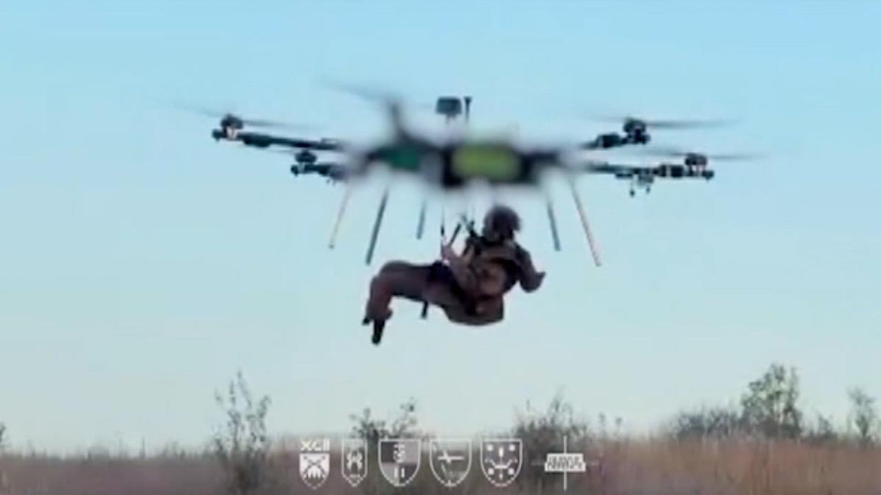 Evacuación de soldado ucraniano en un dron