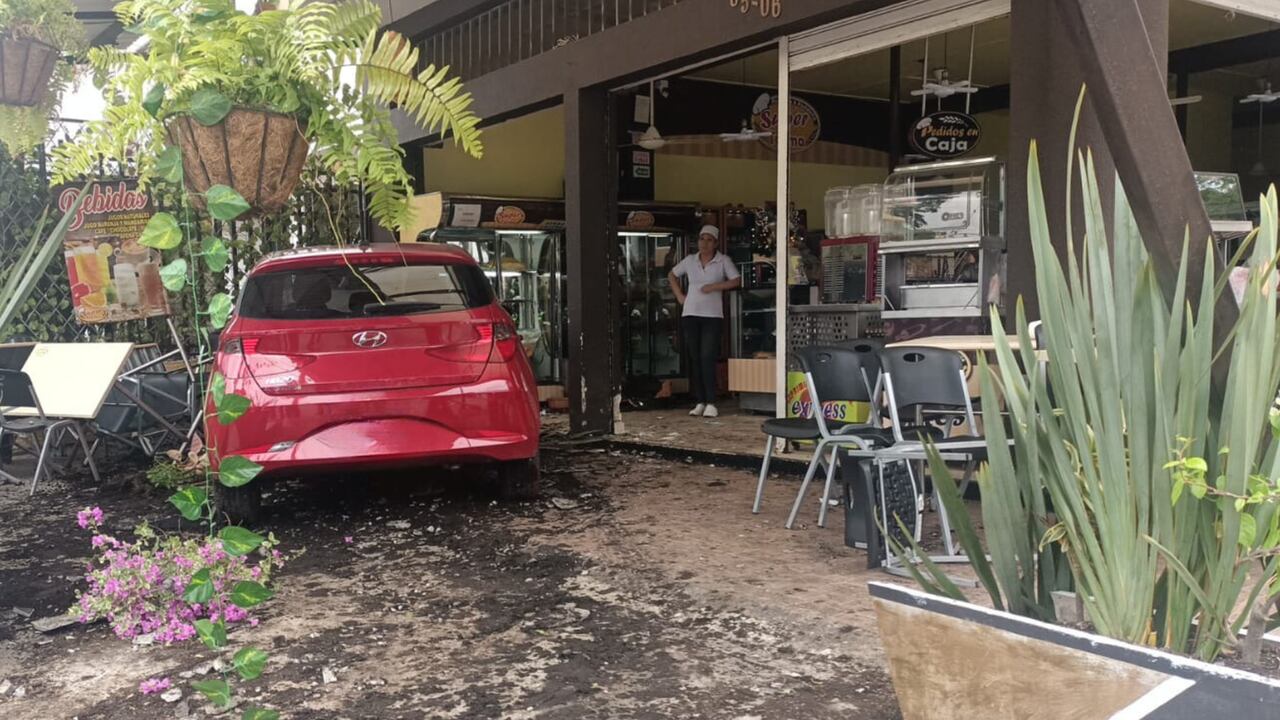 El fuerte choque se registró en un establecimiento en el sur de Cali.