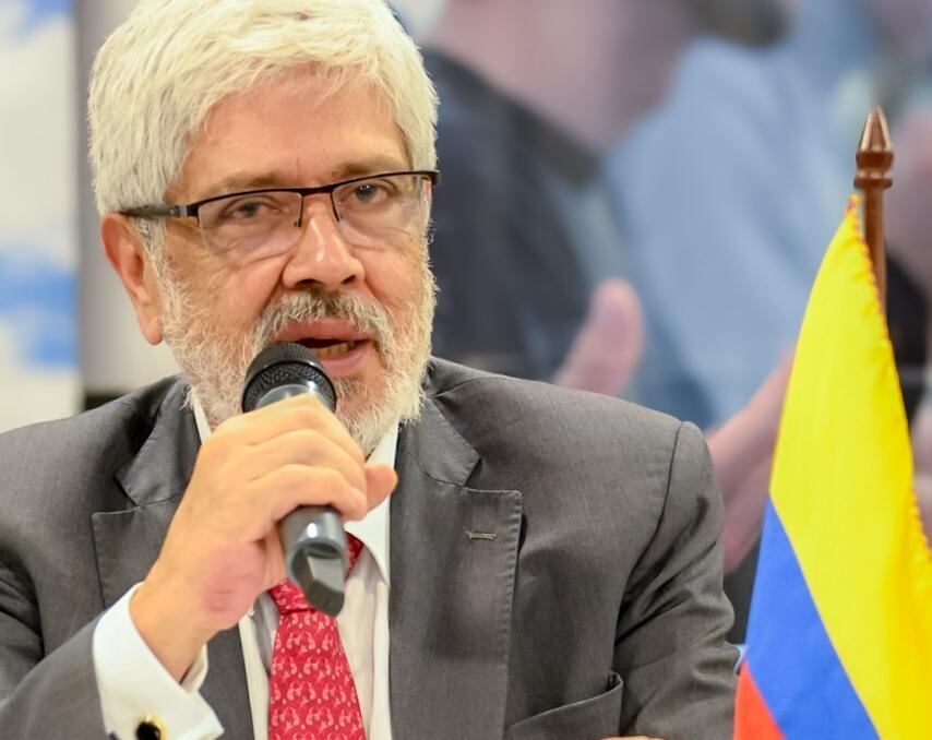 El ministro de Comercio, Industria y Turismo, Germán Umaña Mendoza, destacó que el Gobierno del Cambio avanza en una transición hacia la descarbonización de nuestra economía y con la política de Reindustrialización y atracción de inversión se busca acelerar el desarrollo de energías renovables y la producción de hidrógeno verde.