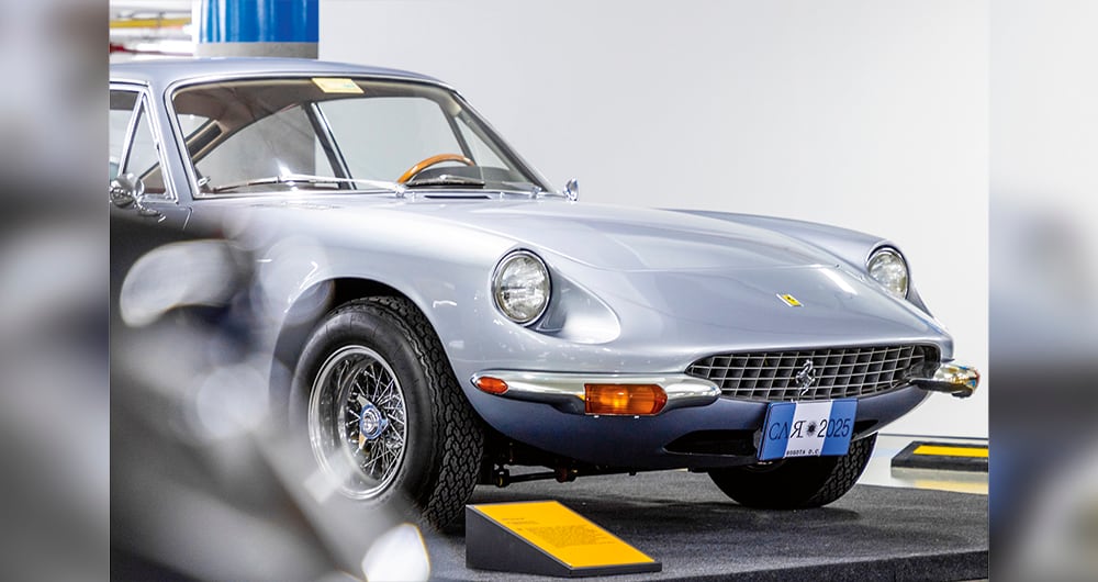 Este modelo incorporó innovaciones técnicas como frenos de disco en las cuatro ruedas.