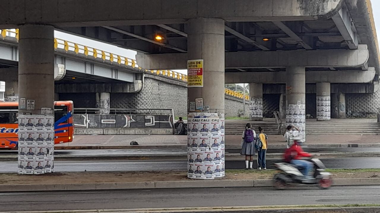 Publicidad política en espacios públicos de Cali.