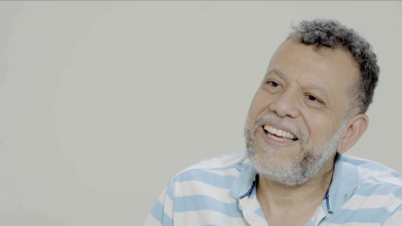 Quien fue conocido como padre Linero revela detalles de su vida y la muerte de su papá.