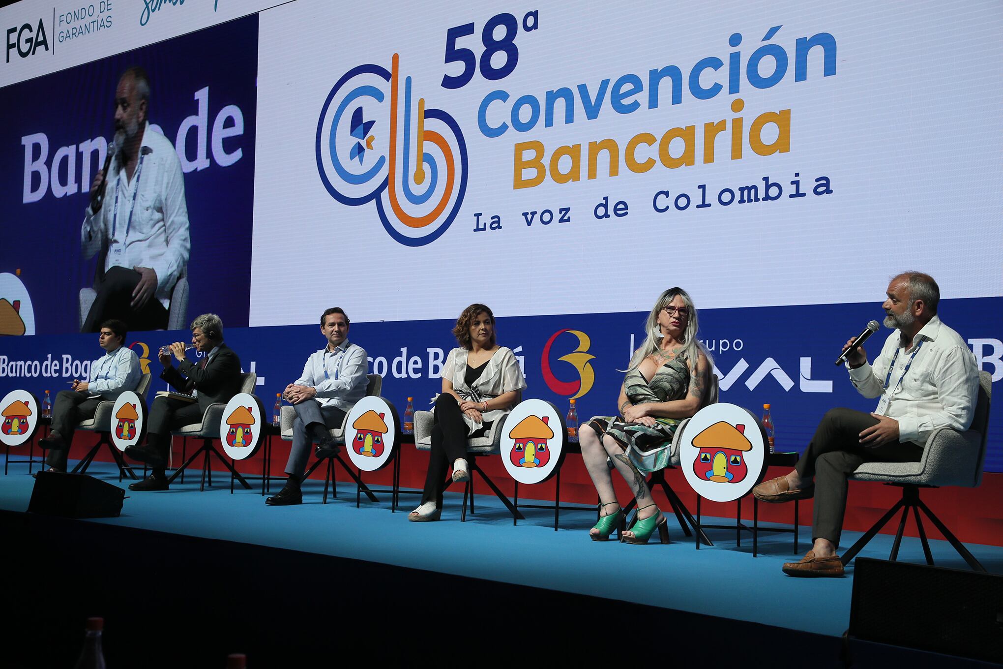 La voz de la sostenibilidad. Presentaciones magistrales
Jeffrey Sachs, Director del Centro de Desarrollo Sostenible de la Universidad de Columbia. Susana Muhamad, Ministra de Ambiente y Desarrollo Sostenible.*
Conversatorio:
Baruc Sáez, Presidente Itaú Colombia.
Brigitte Baptiste, Rectora de la Universidad EAN.
Cesar Pabón, Director Ejecutivo de Investigaciones Económicas de Corficolombiana. Modera:
Íñigo Sáenz de Miera, Director de la Fundación Botín.