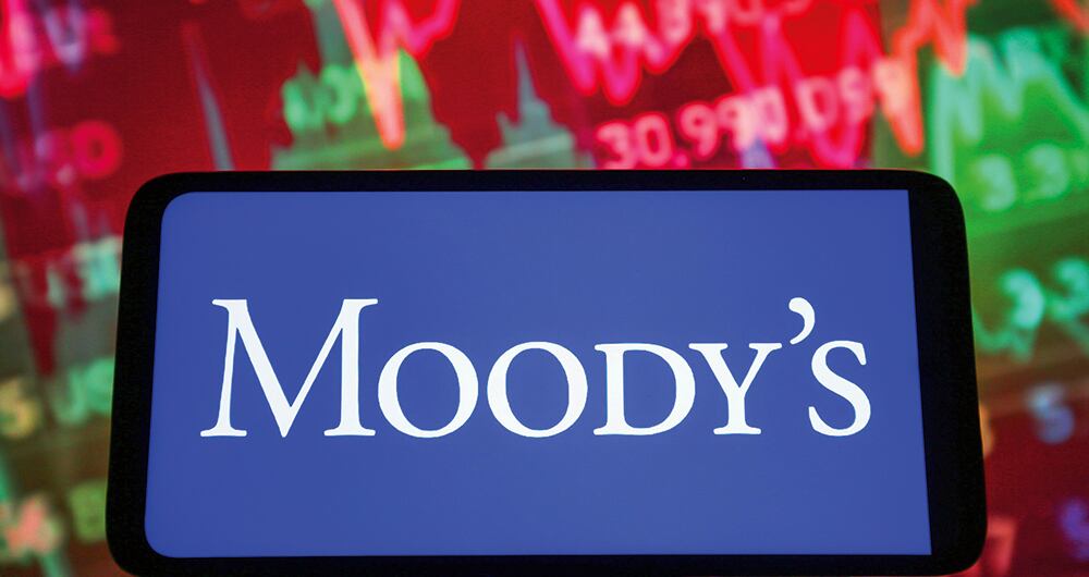 De las tres principales calificadoras de riesgo, dos ya tienen al país sin grado de inversión (Fitch y Standard & Poor’s) y todo indica que Moody’s pronto seguirá sus pasos.