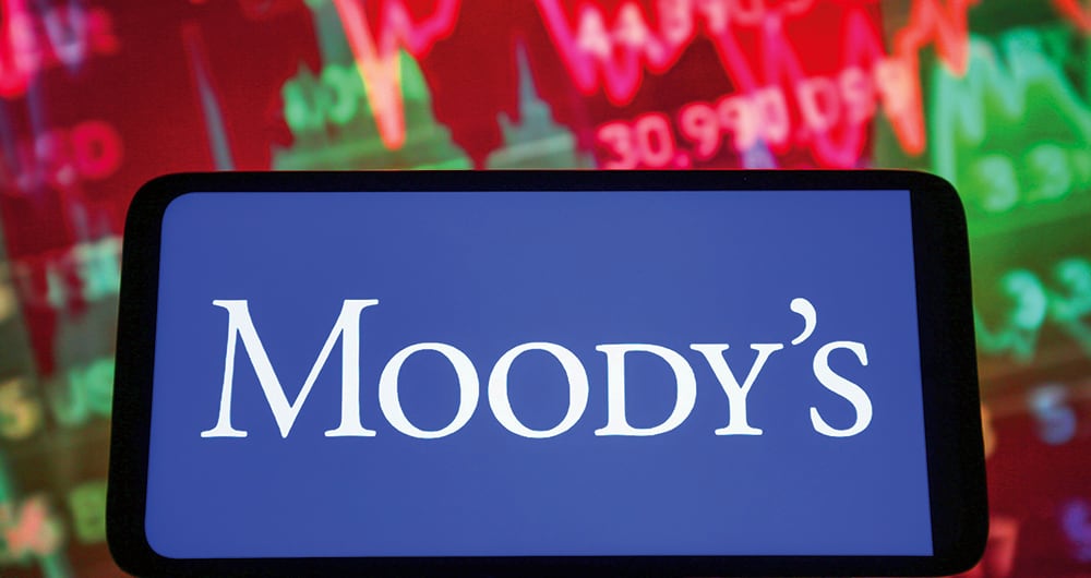   De las tres principales calificadoras de riesgo, dos ya tienen al país sin grado de inversión (Fitch y Standard & Poor’s) y todo indica que Moody’s pronto seguirá sus pasos.