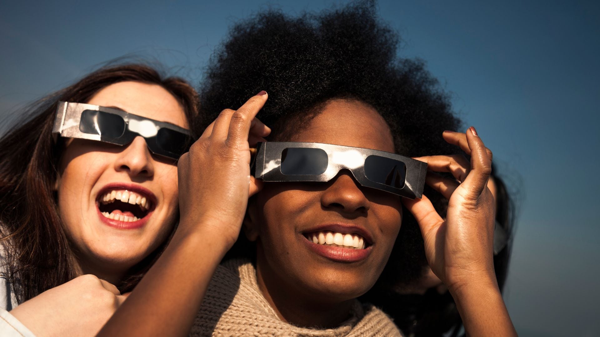 Las gafas para eclipses deben estar diseñadas específicamente para la observación solar.