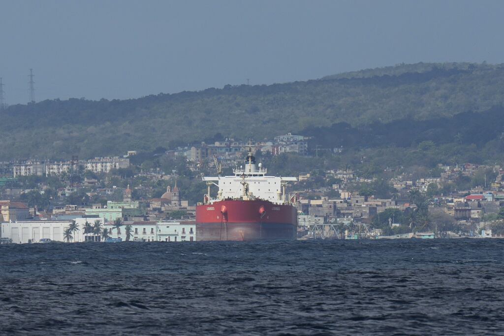 Un buque cisterna cubano atraca en Matanzas, Cuba, el martes 31 de marzo de 2026. (Foto AP/Ramon Espinosa)
