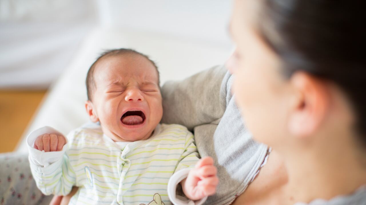 Los bebés sufren del cólico del lactante en sus primeros meses de edad.