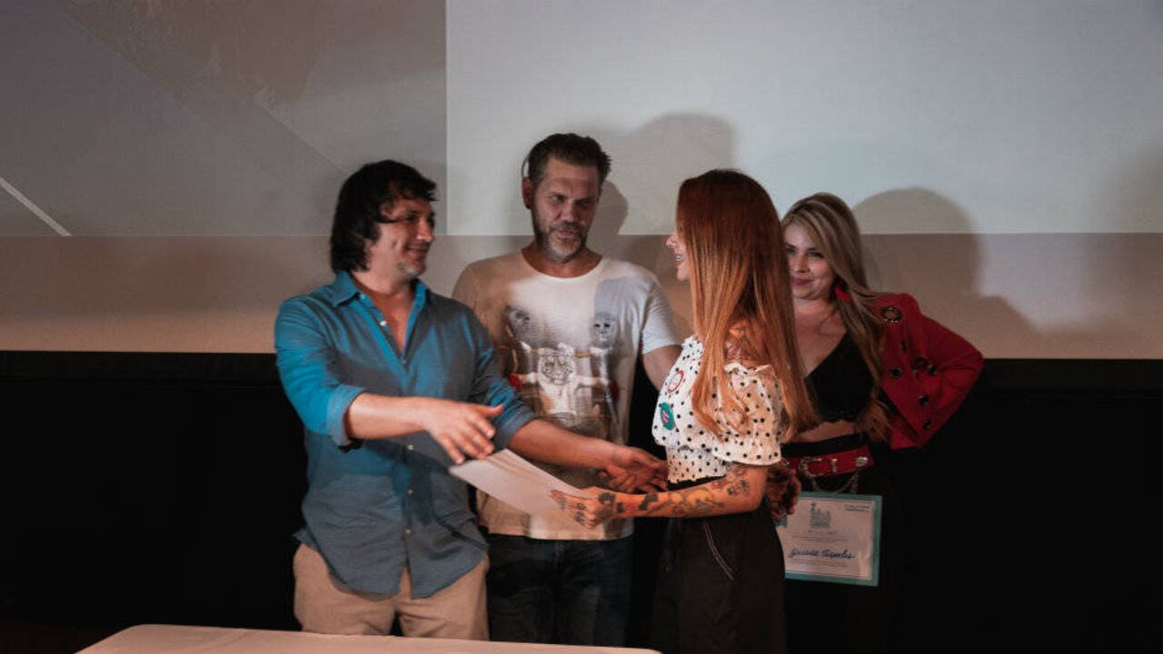 En la ceremonia de graduación el pasado 22 de agosto, estuvo Nacho Vidal, reconocido actor porno.