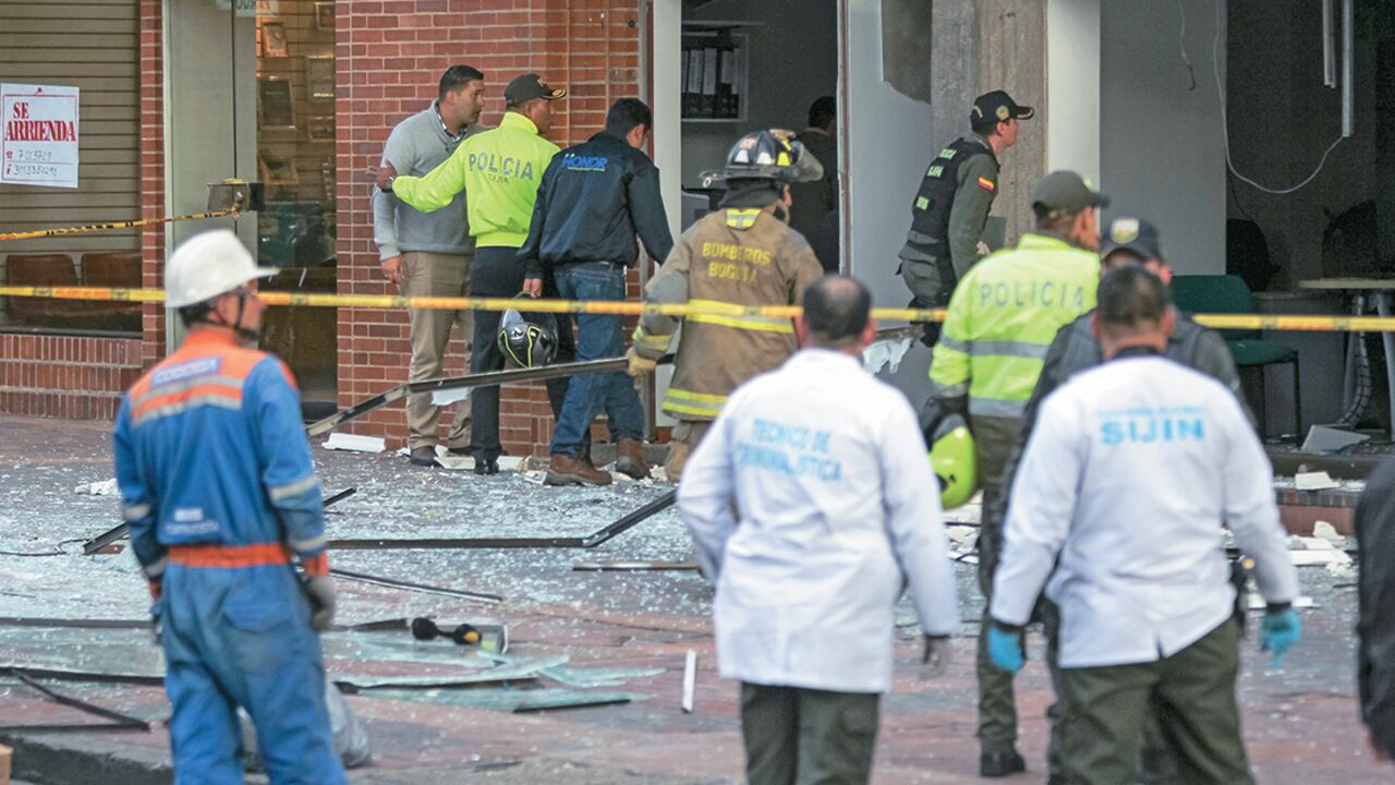 La primera explosión ocurrió a las 3 y 45 de la tarde en la calle 72 con carrera 9, norte de Bogotá. Causó siete heridos.