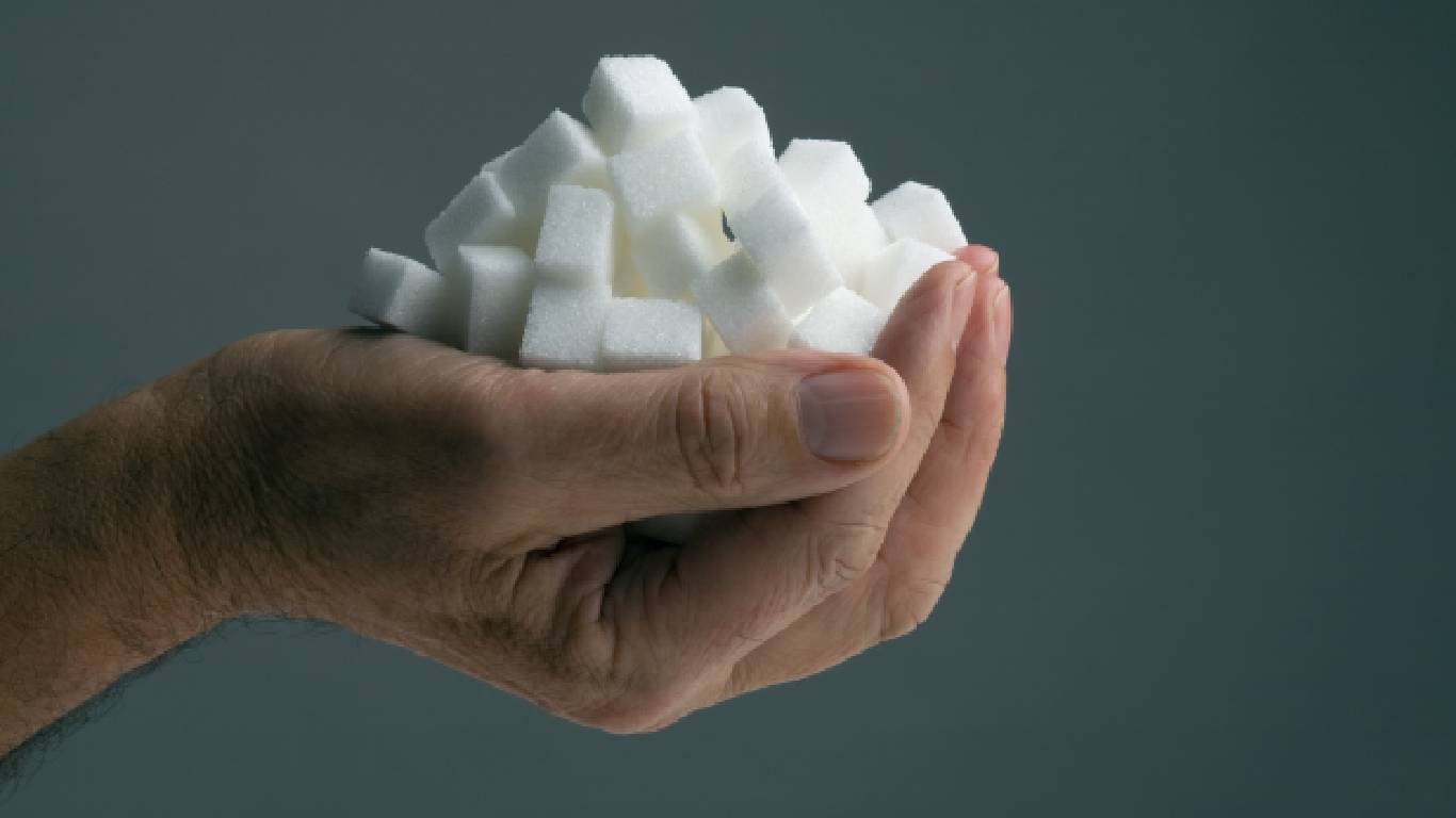 Los niveles altos de azúcar en la sangre ocurren cuando el cuerpo no puede transportar eficazmente el azúcar de la sangre a las células. Foto: Getty Images.