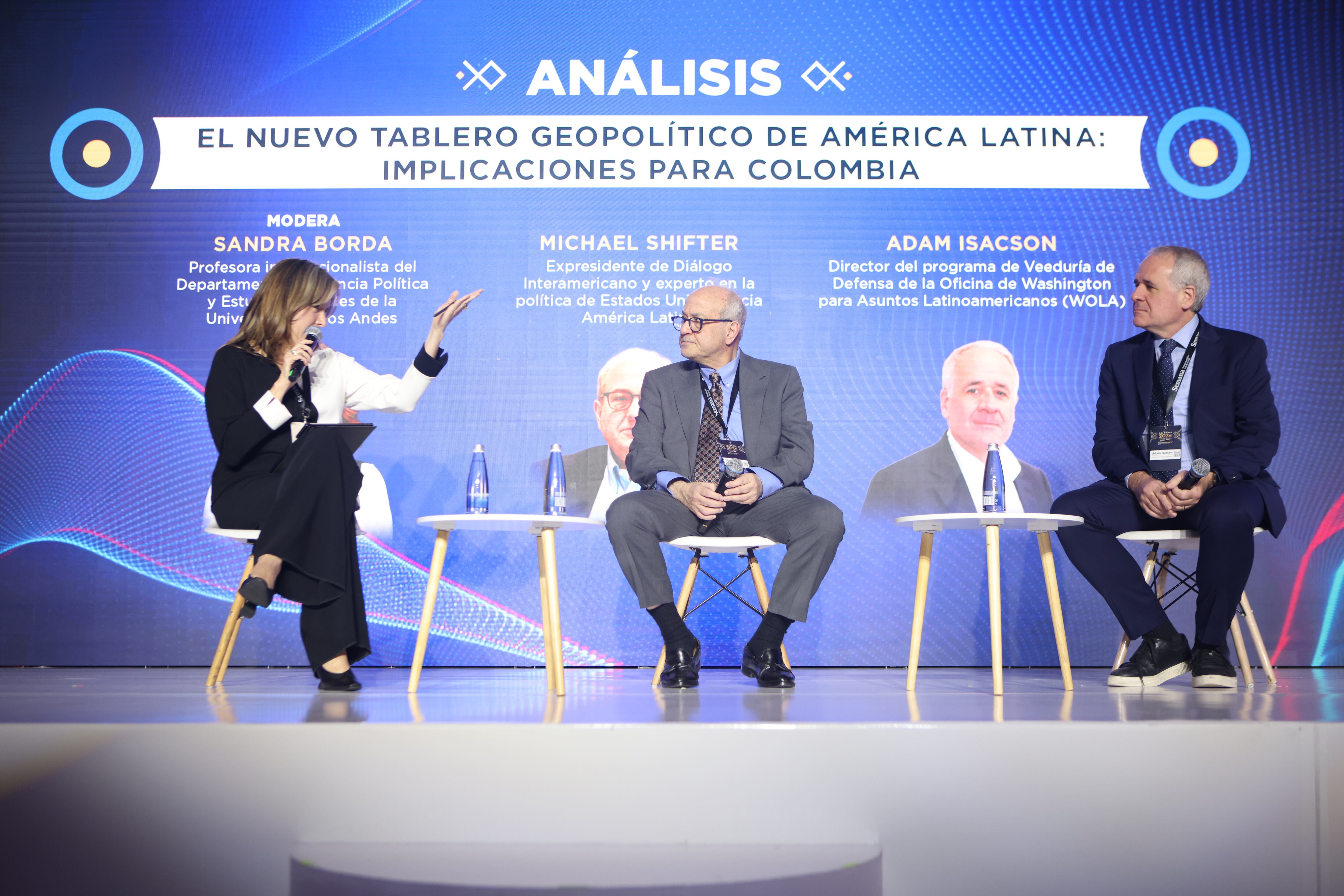 Gran Foro Colombia 2026 ¿Para dónde va el país?
Fecha: 4 de febrero de 2026

NÁLISIS | El nuevo tablero geopolítico de América Latina: implicaciones
para Colombia

Michael Shifter
América Latina
Adam Isacson
Expresidente de Diálogo Interamericano y experto en la política de Estados Unidos hacia
Director del programa de Veeduría de Defensa de la Oficina de Washington para Asuntos Latinoamericanos (WOLA)
Modera: Sandra Borda
Profesora internacionalista del Departamento de Ciencia Política y Estudios Globales de la Universidad
de los Andes