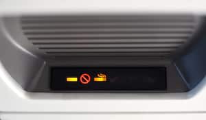 Formar está prohibido en los aviones y hay razones específicas para esta restricción.